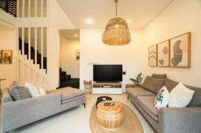 Beautiful beach side villa large garden parking